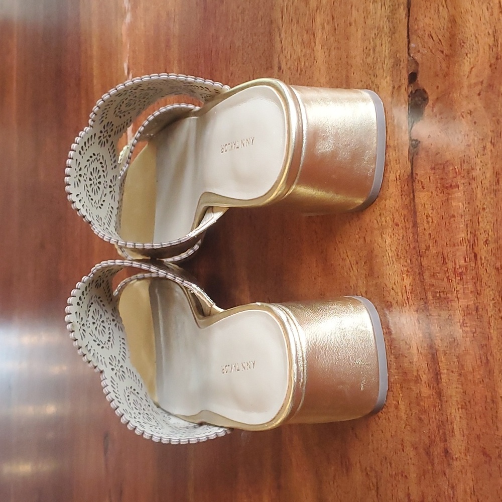 Ann Taylor gold sandals - 9M - Picture 4 of 9